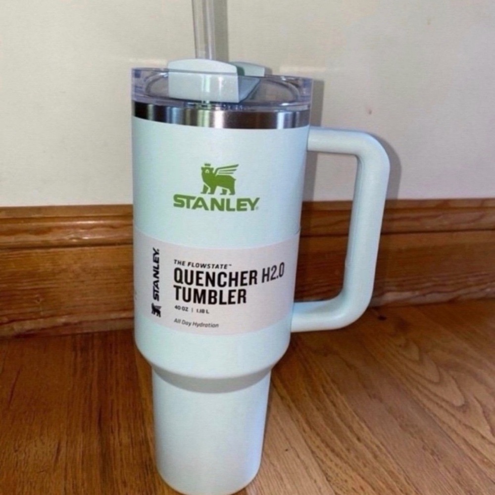 Stanley Tumbler. Flowstate Green Divine. 40 oz Quencher H2.0. New in Box